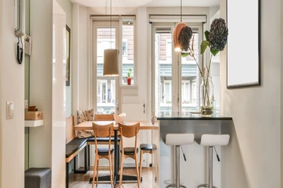 Heller Essbereich in einer modernen Wohnung - Symbolbild für Wohnungsverkauf in Pfronten